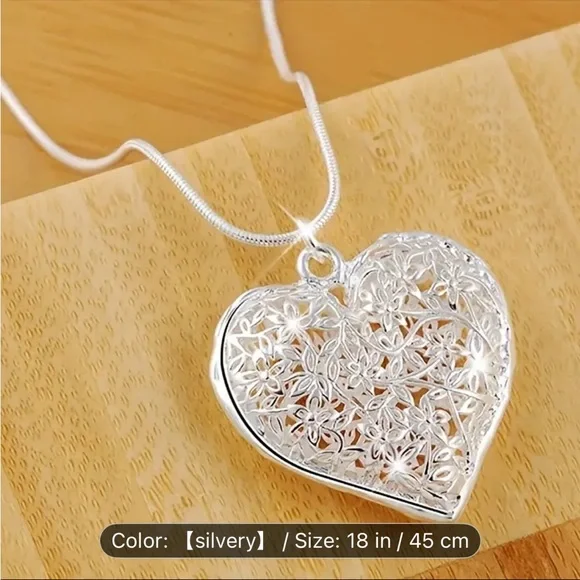 Exquisite 925 Silver Plated Heart Pendant Necklace - NIP - Picture 4 of 7